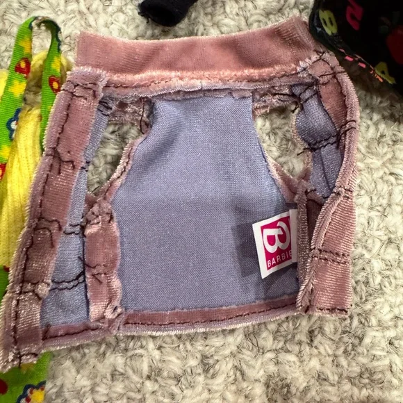 More Barbie clothes! Velvet hooded cape, hangers, scuba suit, vintage dresses.. - Picture 15 of 16